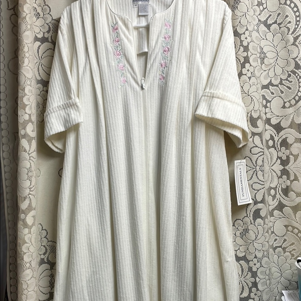 Sears Brand Elegant Off White Embroidered Robe